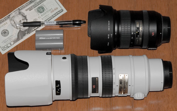 Comparison of the Nikon 18-200 f/3.5-5.6 VR and the Nikon 70-200 f/2.8 VR My old Nikon 18 -200 f/3.5-5.6 VR above My new Nikon 70 -200 f/2.8 VR below -- Kyoto, Japan -- Copyright 2006 Jeffrey Eric Francis Friedl