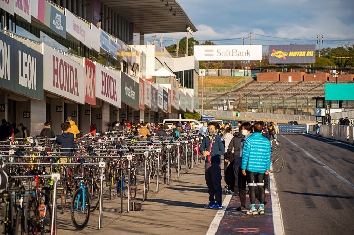 Pit Lane 340m of bikestands 2½ hours before the races start -- Suzuka Raceway -- Suzuka, Mie, Japan -- Copyright 2021 Jeffrey Friedl, https://regex.info/blog/ Pit Lane 340m of bikestands 2½ hours before the races start -- Suzuka Raceway -- Suzuka, Mie, Japan -- Copyright 2021 Jeffrey Friedl, https://regex.info/blog/