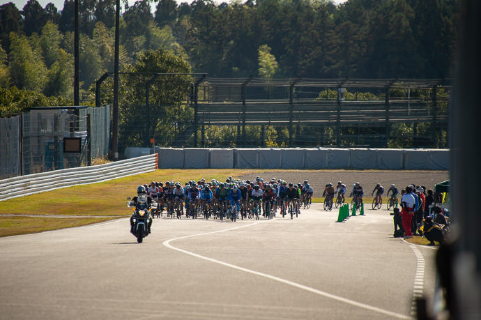 Head of the Six-Hour Group approaches to the close of their first lap -- Suzuka Raceway -- Suzuka, Mie, Japan -- Copyright 2021 Jeffrey Friedl, https://regex.info/blog/ Head of the Six-Hour Group approaches to the close of their first lap -- Suzuka Raceway -- Suzuka, Mie, Japan -- Copyright 2021 Jeffrey Friedl, https://regex.info/blog/