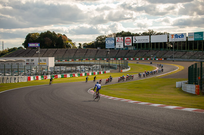 A Long, Gentle Descent -- Suzuka Raceway -- Suzuka, Mie, Japan -- Copyright 2021 Jeffrey Friedl, https://regex.info/blog/ A Long, Gentle Descent -- Suzuka Raceway -- Suzuka, Mie, Japan -- Copyright 2021 Jeffrey Friedl, https://regex.info/blog/