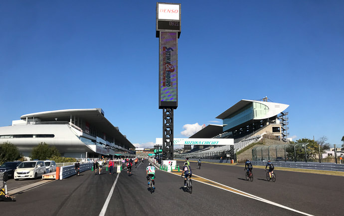 Entering the Home Stretch -- Suzuka Raceway -- Suzuka, Mie, Japan -- Copyright 2021 Jeffrey Friedl, https://regex.info/blog/ Entering the Home Stretch -- Suzuka Raceway -- Suzuka, Mie, Japan -- Copyright 2021 Jeffrey Friedl, https://regex.info/blog/